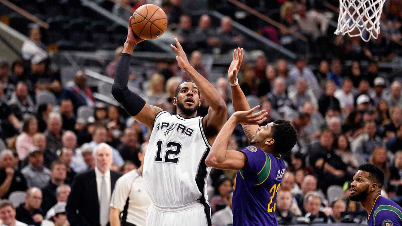 Aldridge scores season-high 36, Spurs improve to 27-0 at home